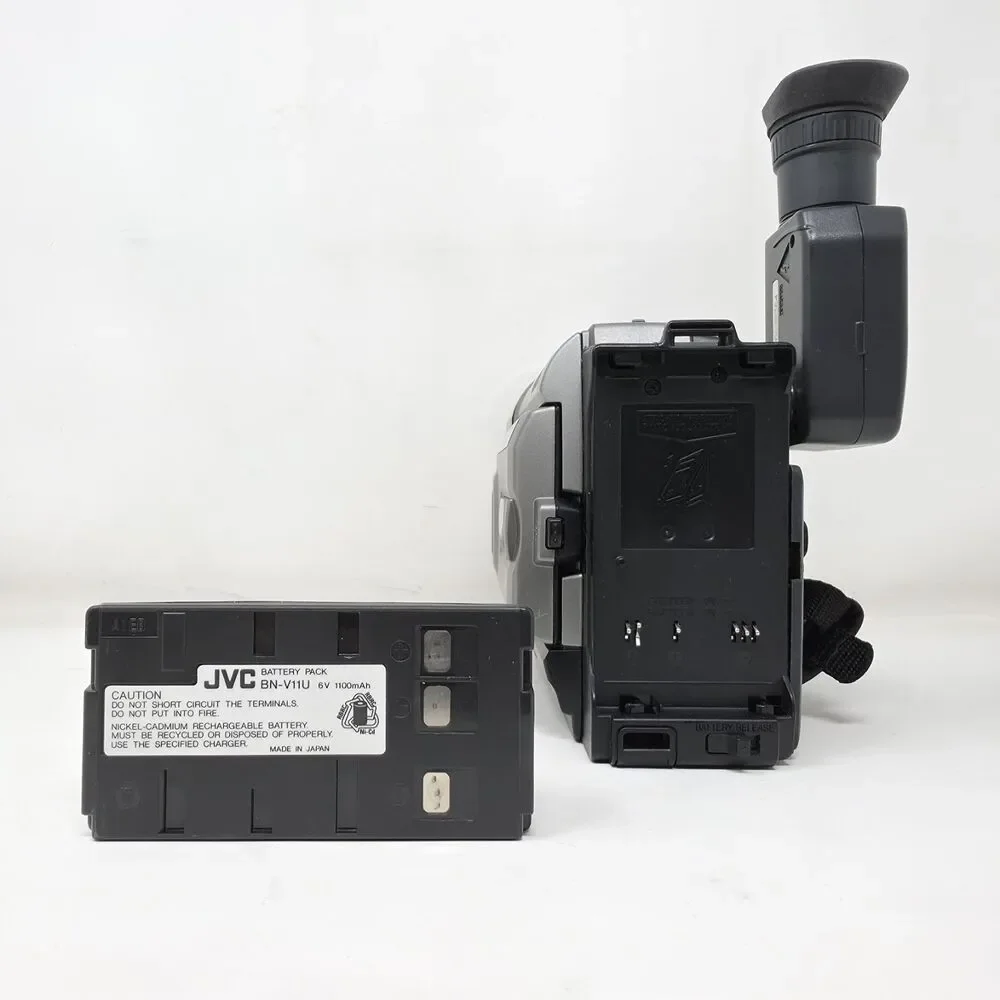 JVC GR-SXM330U Compact Super VHS Camcorder 400X Digital Zoom UNTESTED FOR PARTS